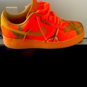 Size 11 Realtree Air Force 1’s only worn a handful of times